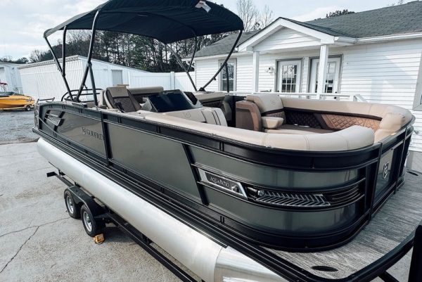 2025 Godfrey AquaPatio 25′ Flip Lounge Tritoon – 255 SFL